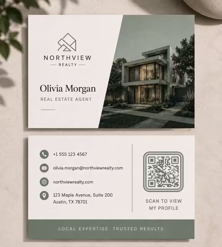 A frente e o verso do cartão de visita de uma corretora de imóveis; no verso, os contatos e um QR code quadrado «Escaneie para ver o meu perfil»